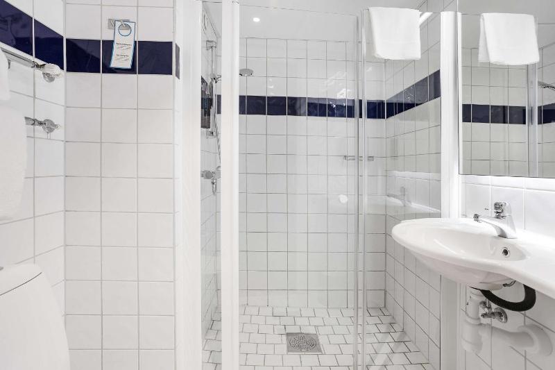 Standard Twin Room - Non-Smoking image 2