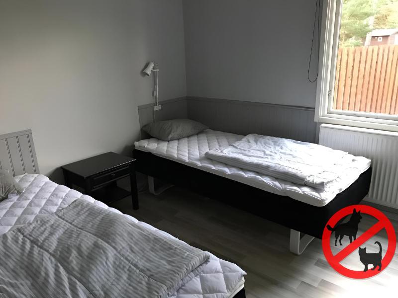 Standard Single Room with Shared Bathroom image 3