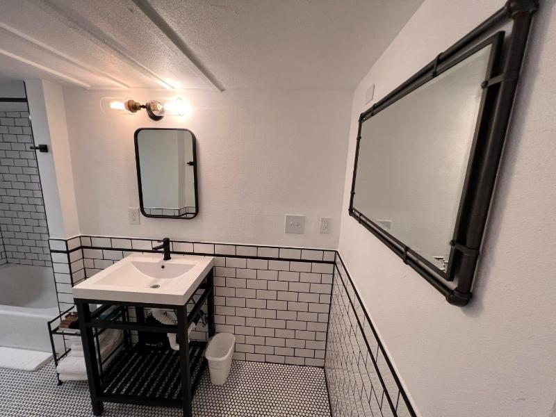 Deluxe Double Room image 2