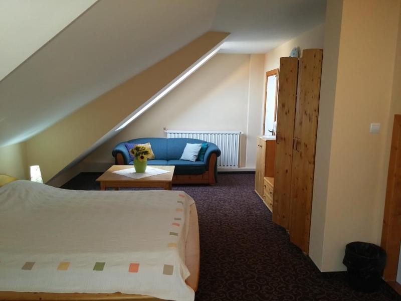 Double or Twin Room image 4