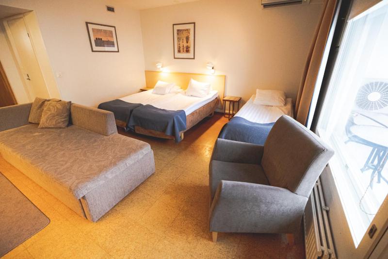 Quadruple room with Balcony image 3