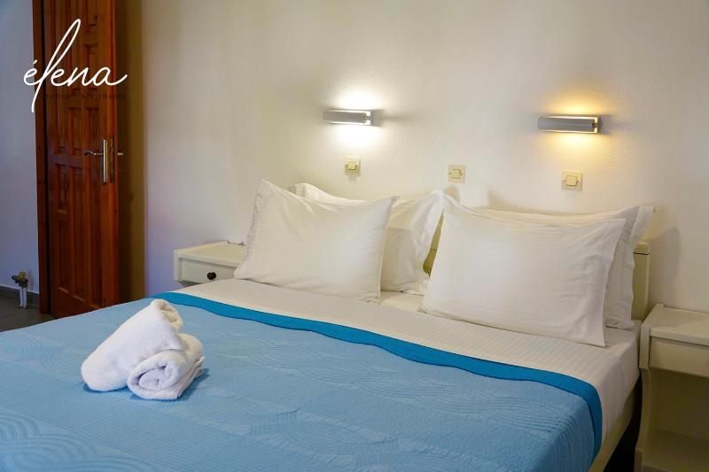 One-Bedroom Apartment with Mountain View image 3