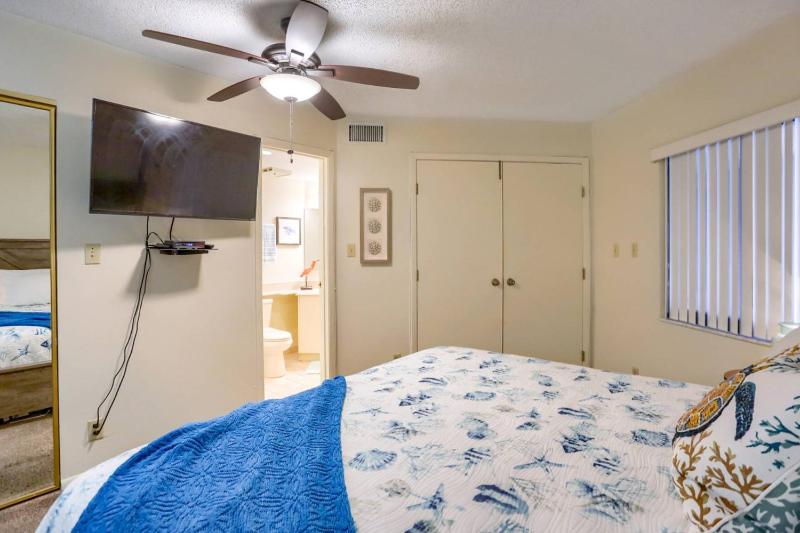 12B Crescent Beach Club - image 34