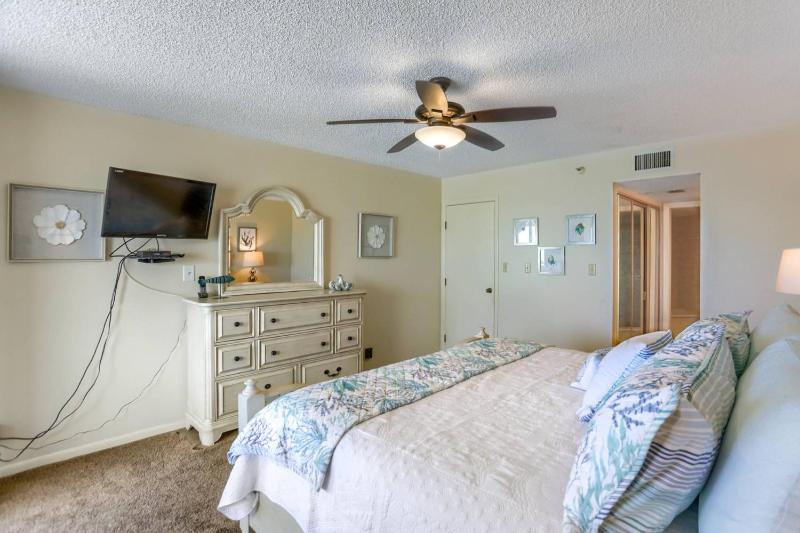 12B Crescent Beach Club - image 26