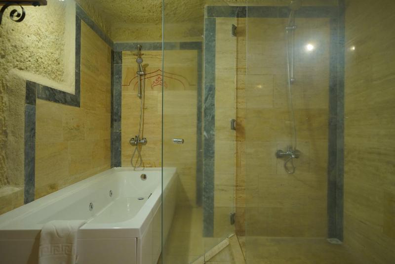 Deluxe Double Room image 4