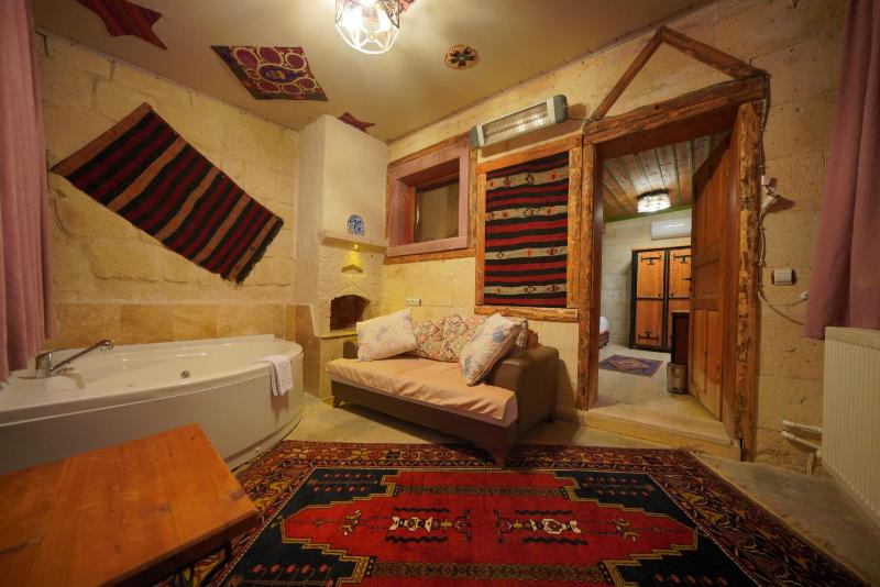 Deluxe Double Room image 2