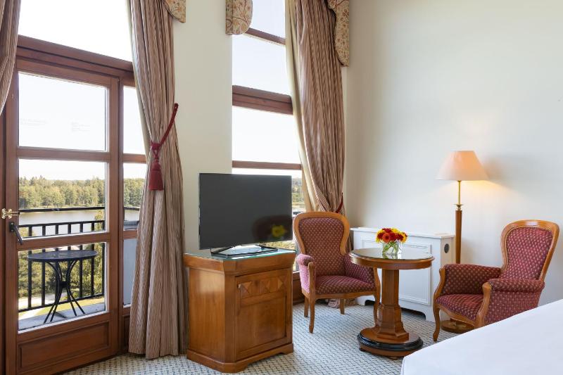 Executive Double Room with Aqua Pool Access image 4