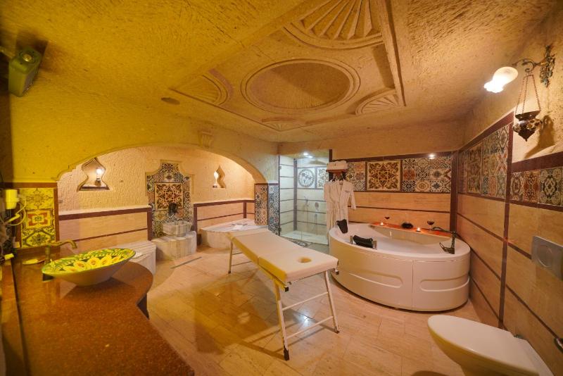 Superior King Room image 4