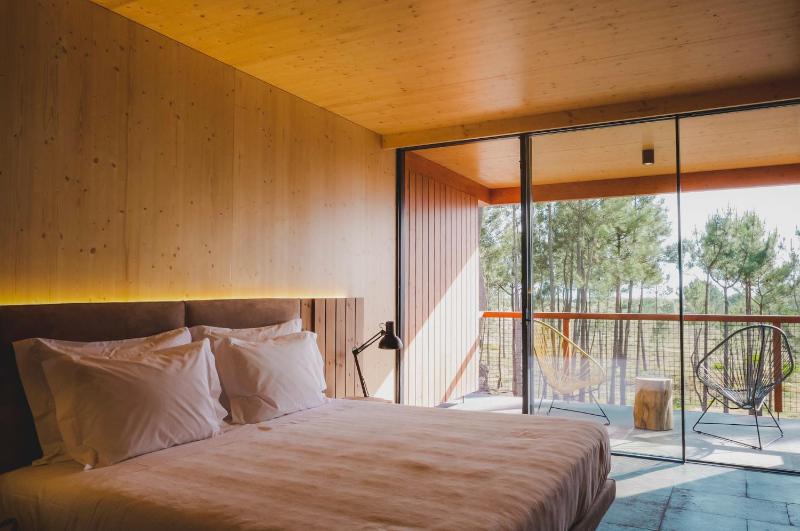 Standard Double or Twin Room image 4