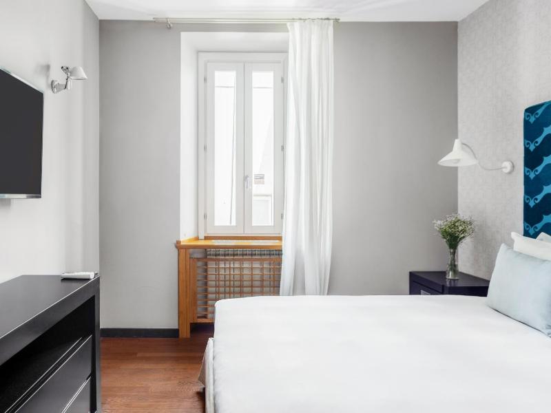 2 Bedroom Apartment with Sofa Bed image 3