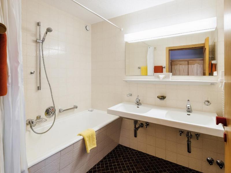 Double Room image 4