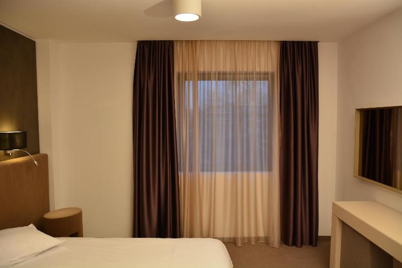 Twin Room image 3