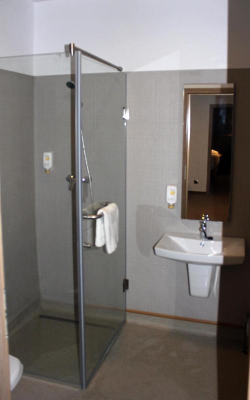 Twin Room image 2