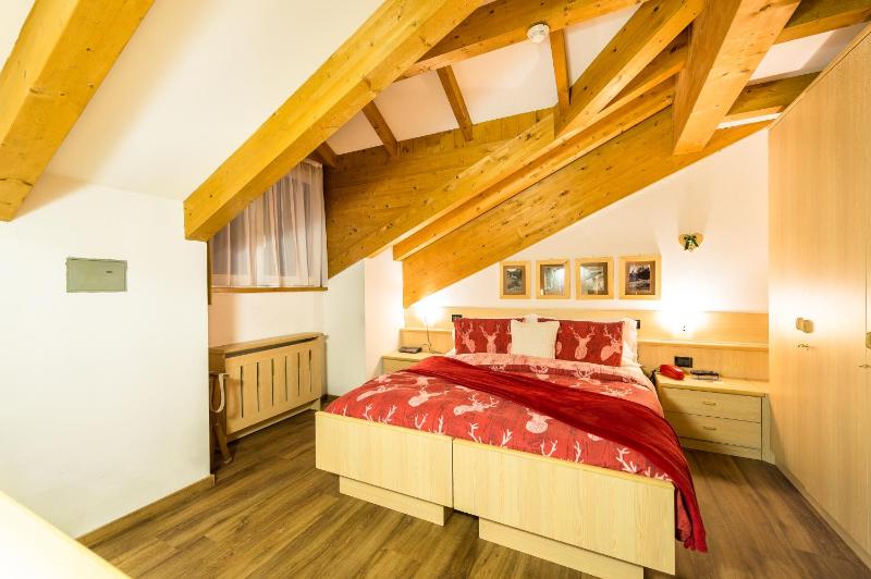 Double or Twin Room image 4