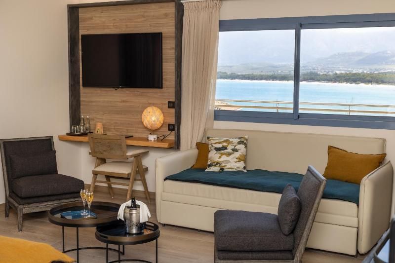 Suite with Hot Tub image 3