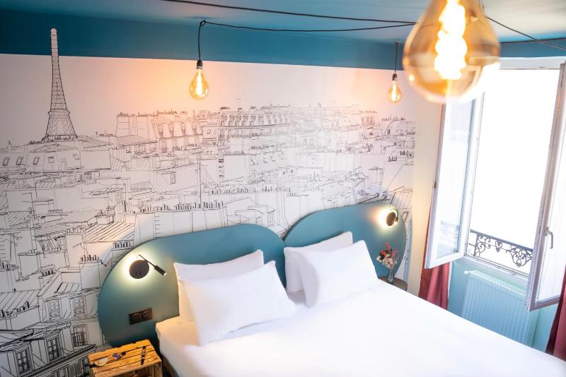 Standard Double Room image 4