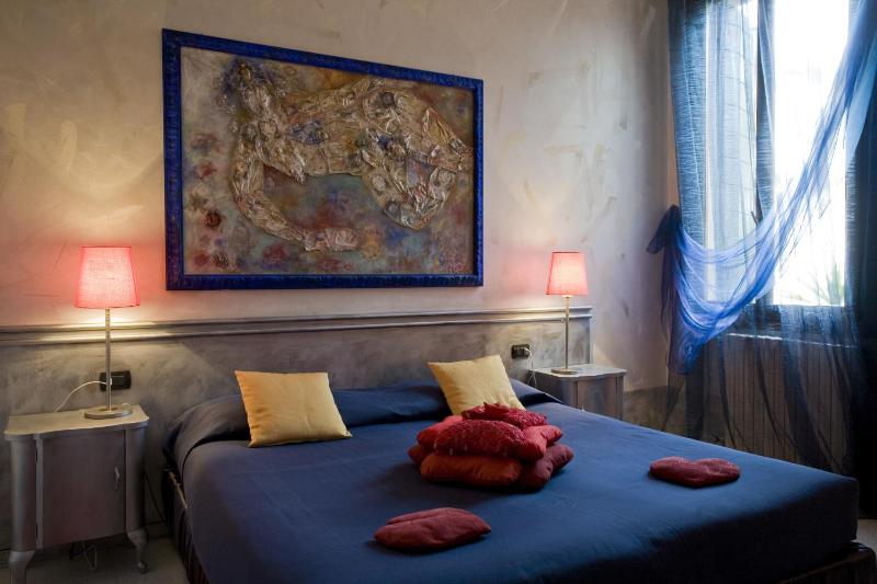 Double Room image 3