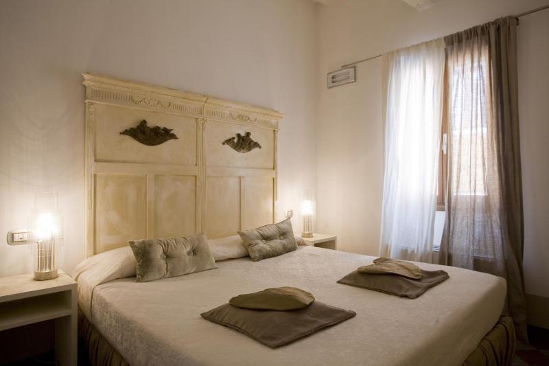 Double Room image 4