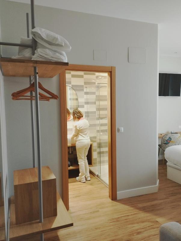 Superior King Room image 3