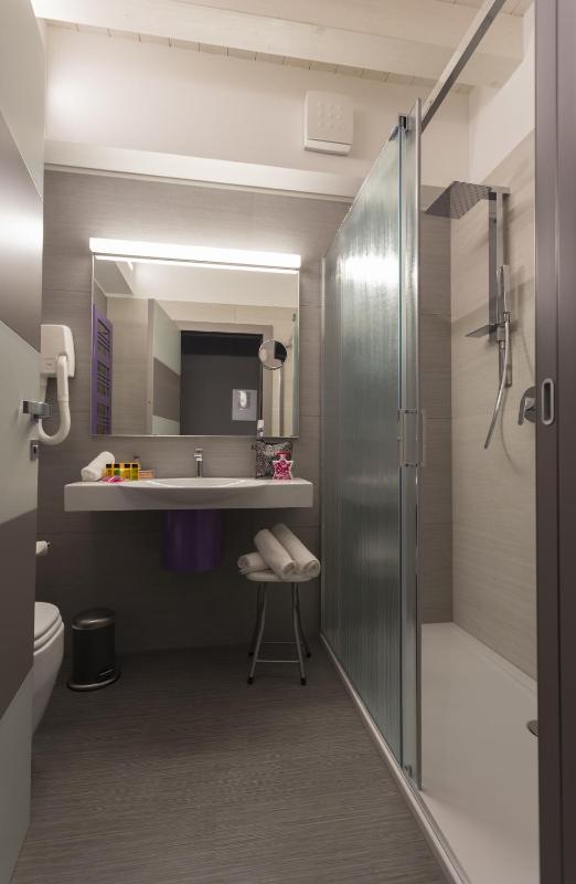 Deluxe Double Room image 4