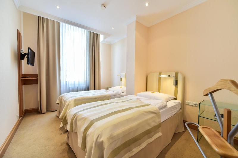 Single Room image 4
