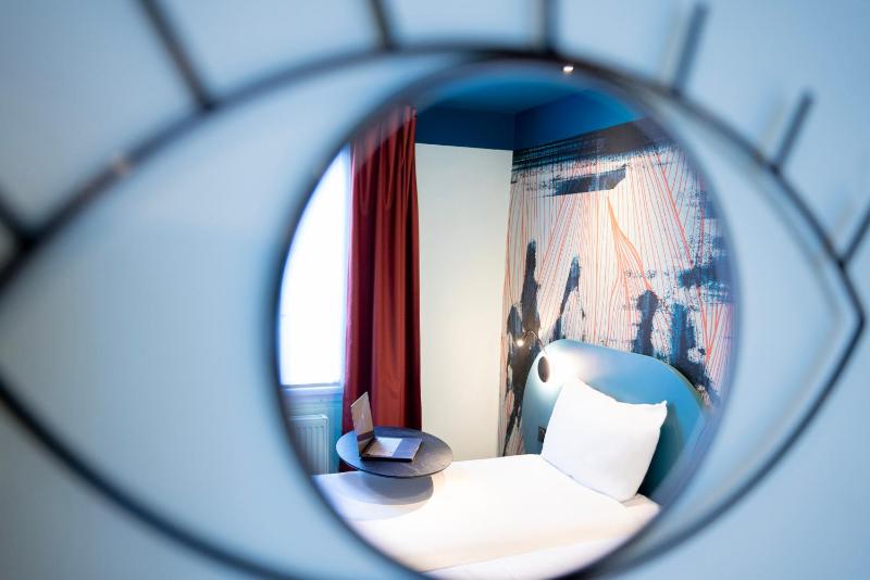 Standard Twin Room image 4