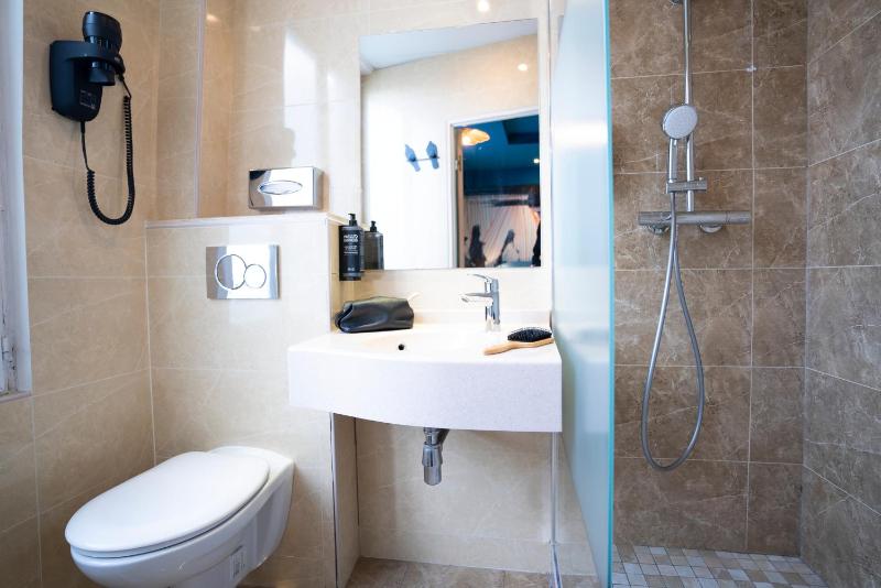 Standard Double Room image 2