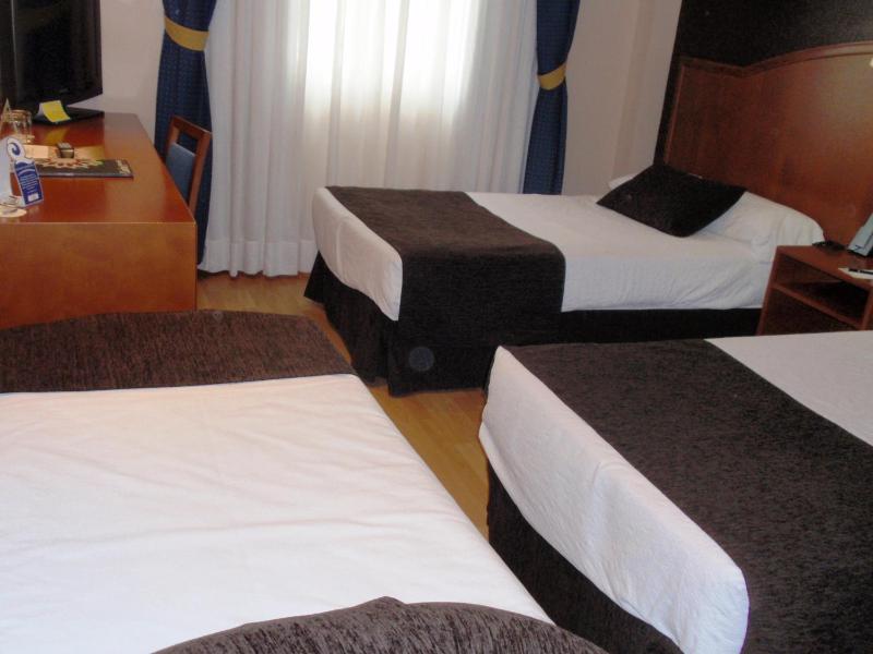 Triple Room image 2