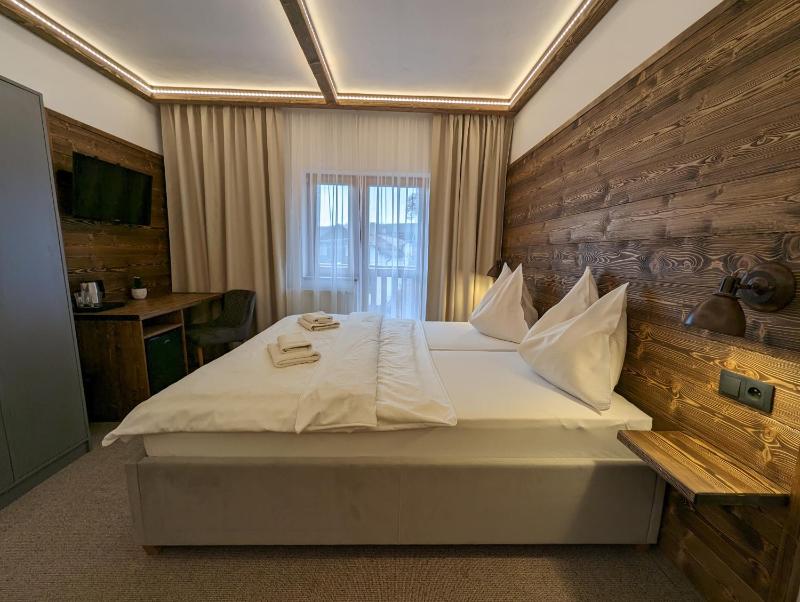 Double Room with Sofa Bed image 1