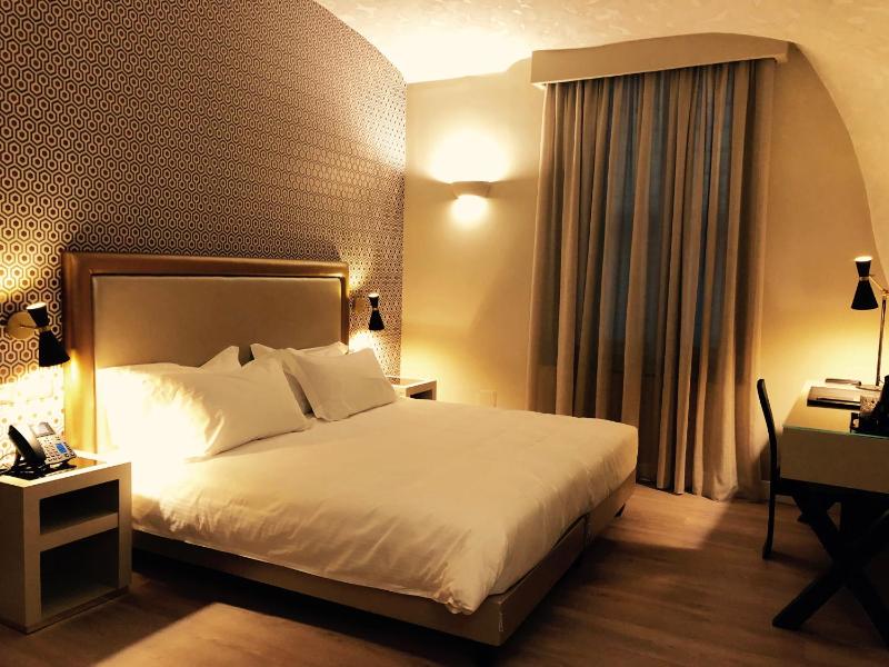 Deluxe Triple Room image 2