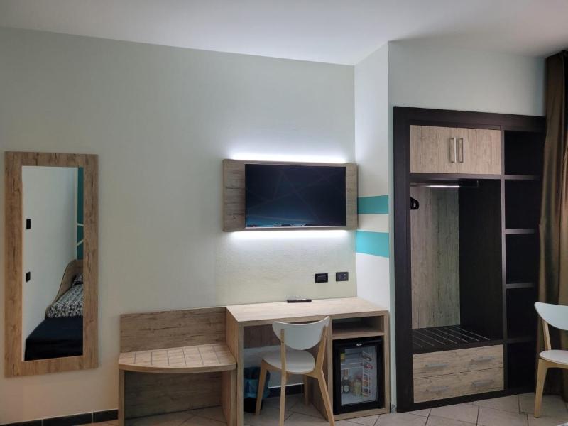 Twin Room image 4