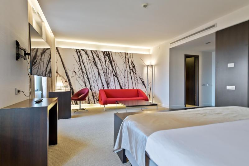 Junior King Suite - Non-Smoking image 3