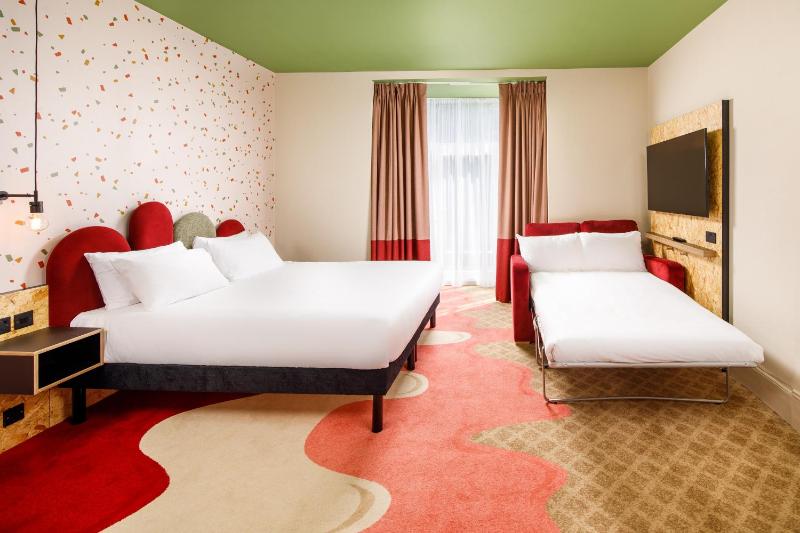 Superior Plus Room image 4