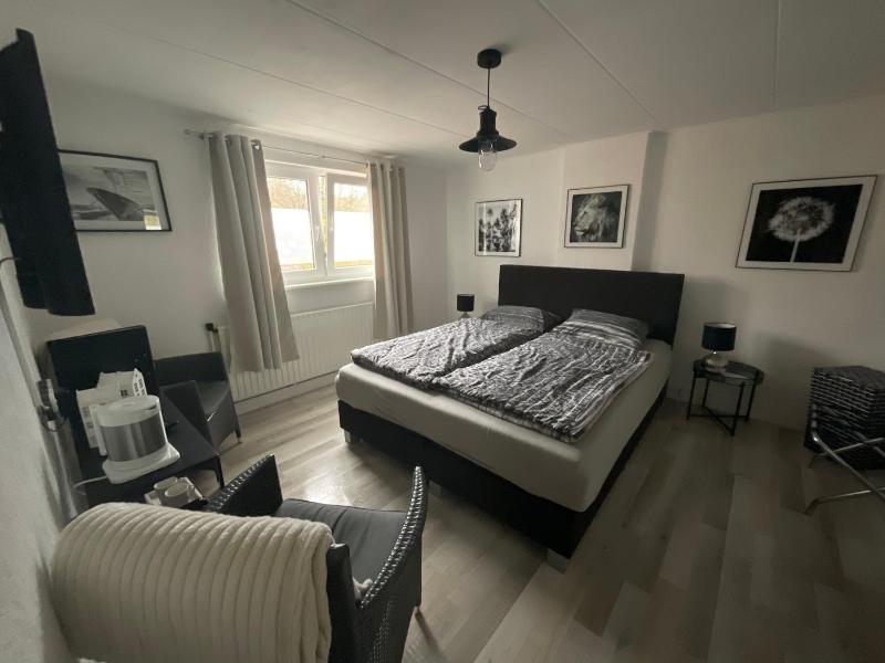 Double Room with Private Bathroom in the Hallway image 3