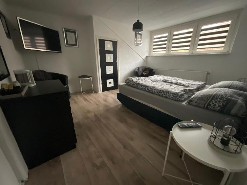 Double Room with Private Bathroom image 3