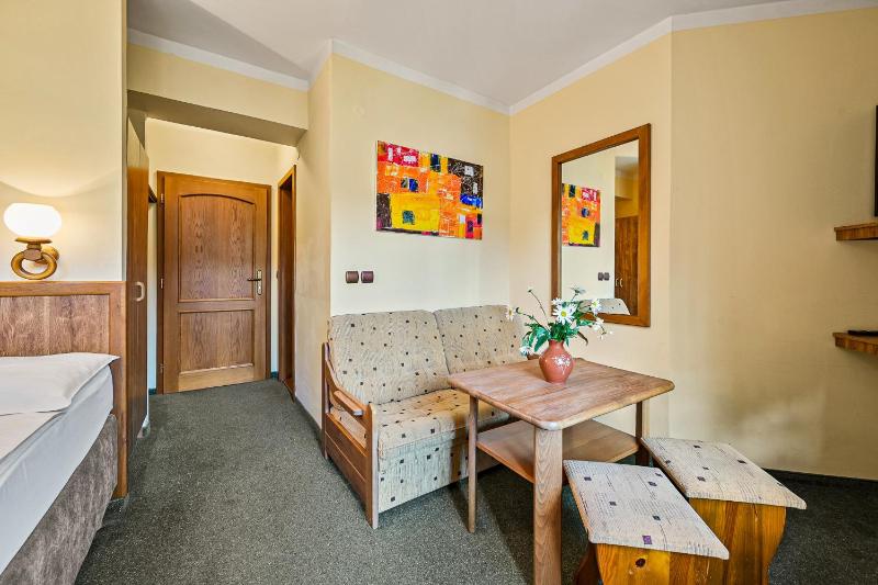 Double or Twin Room image 3