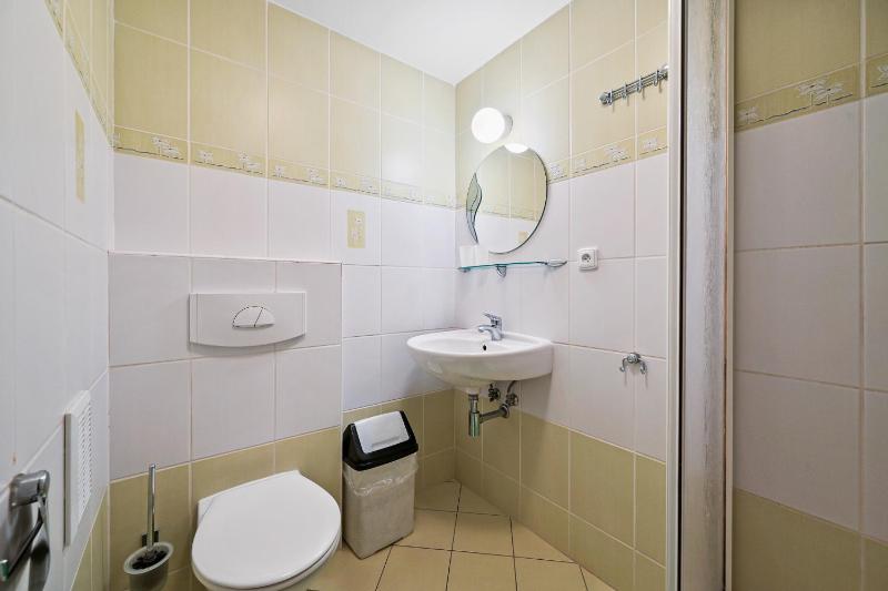 Triple Room with Two Extra Beds and Private Bathroom image 2