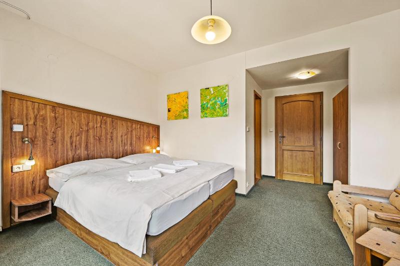 Standard Double Room image 3