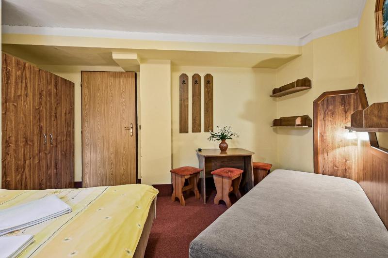 Triple Room with Shared Bathroom image 4