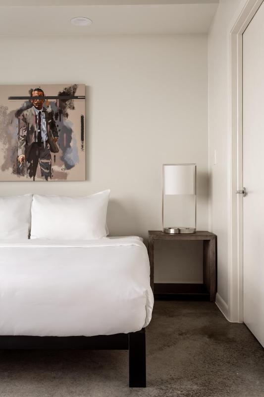 One-Bedroom Apartment with Lake View (Self Check-in with Virtual Front Desk) image 4