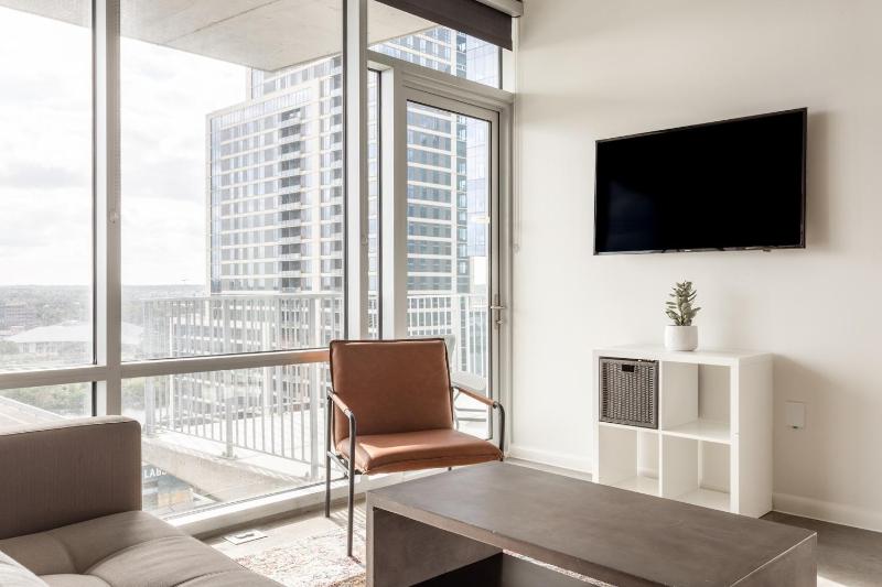 One-Bedroom Apartment with Lake View (Self Check-in with Virtual Front Desk) image 3