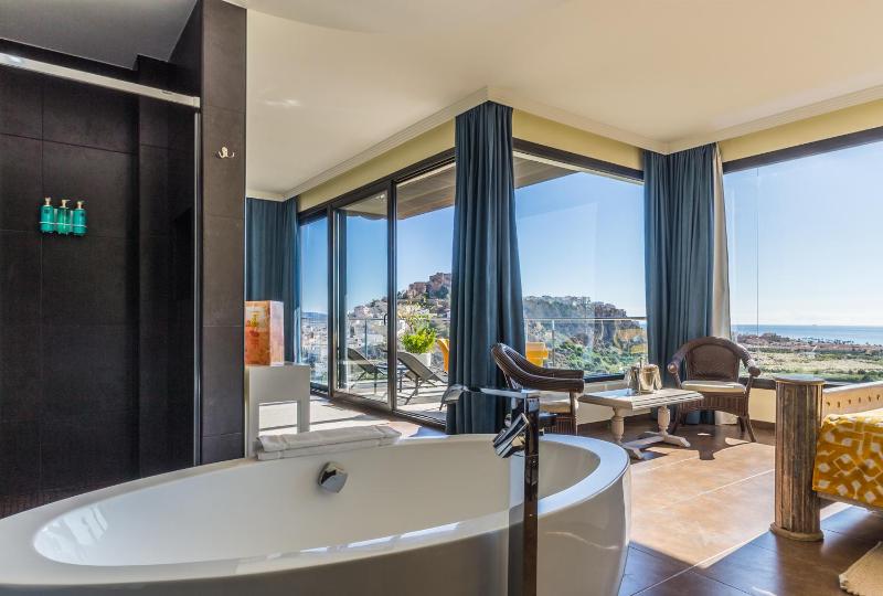 Junior Suite with Sea View image 4