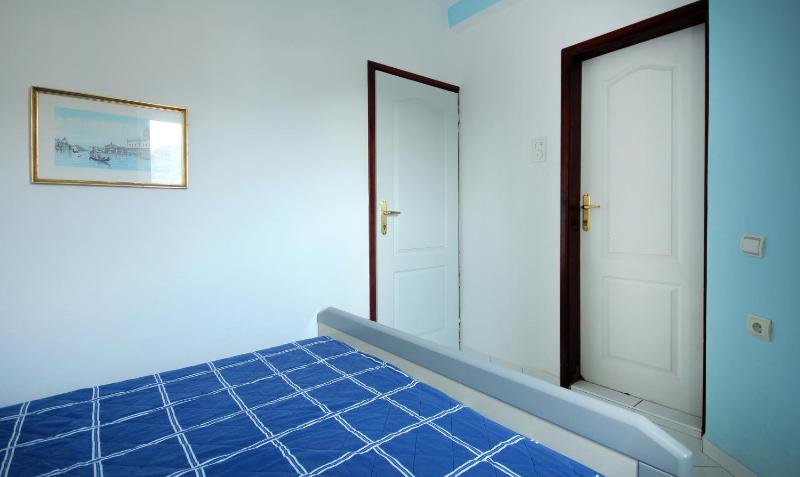 One-Bedroom Apartment image 3