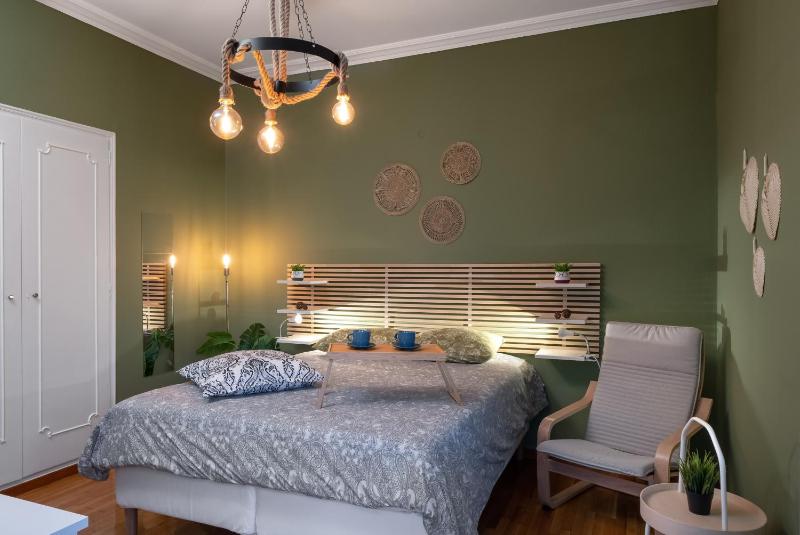 One-Bedroom Apartment image 4