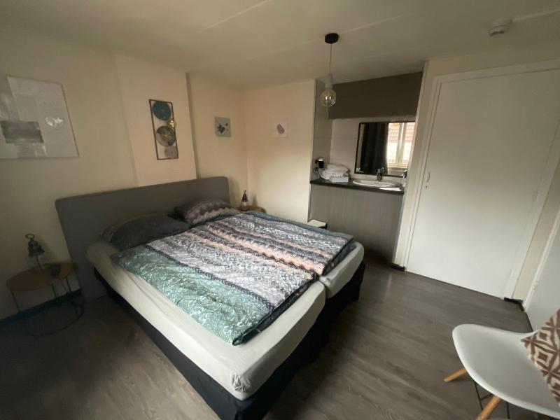 Double Room with Private Bathroom in the Hallway image 4