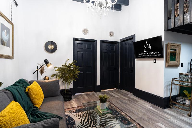 Two-Bedroom Deluxe Apartment with Garden View image 3