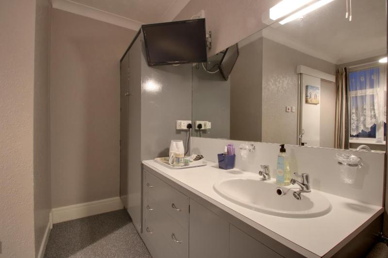 Double Room - En Suite image 1