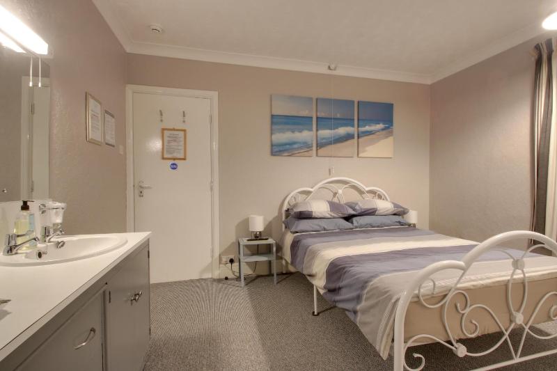 Double Room - En Suite image 4