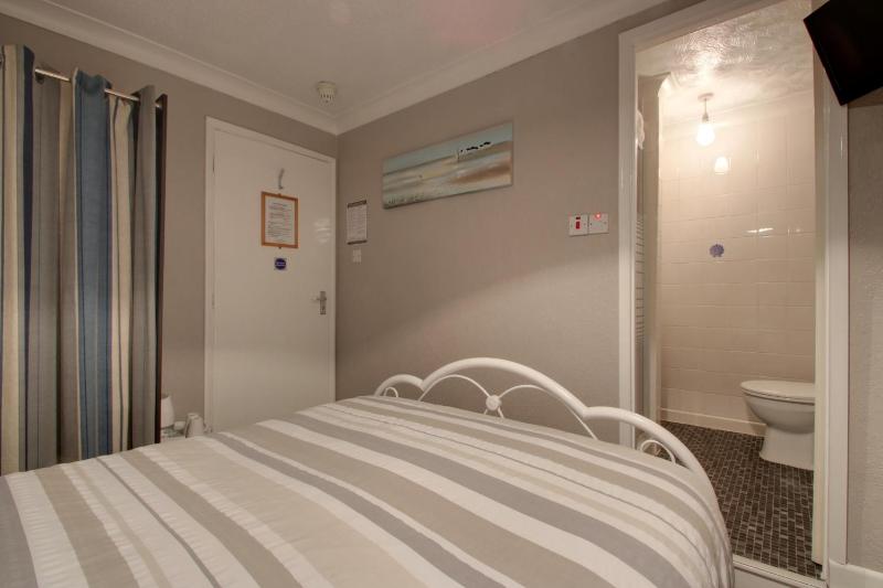 Small Double Room image 1