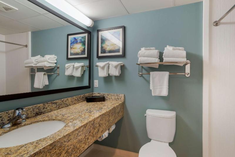 Queen Room with Two Queen Beds and Roll-In Shower - Disability Access image 2